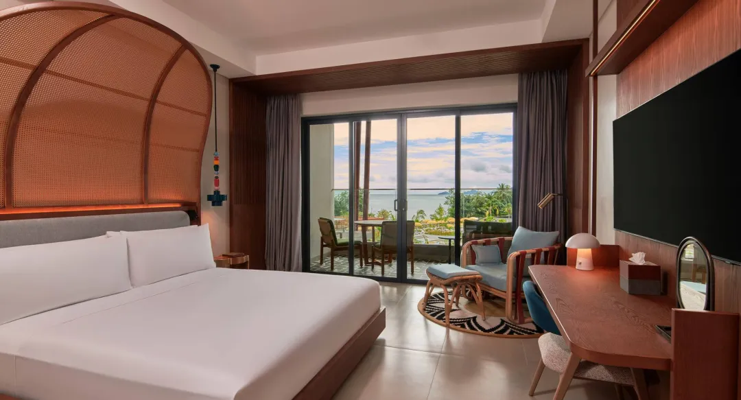 King Room with Pool View - Bedroom