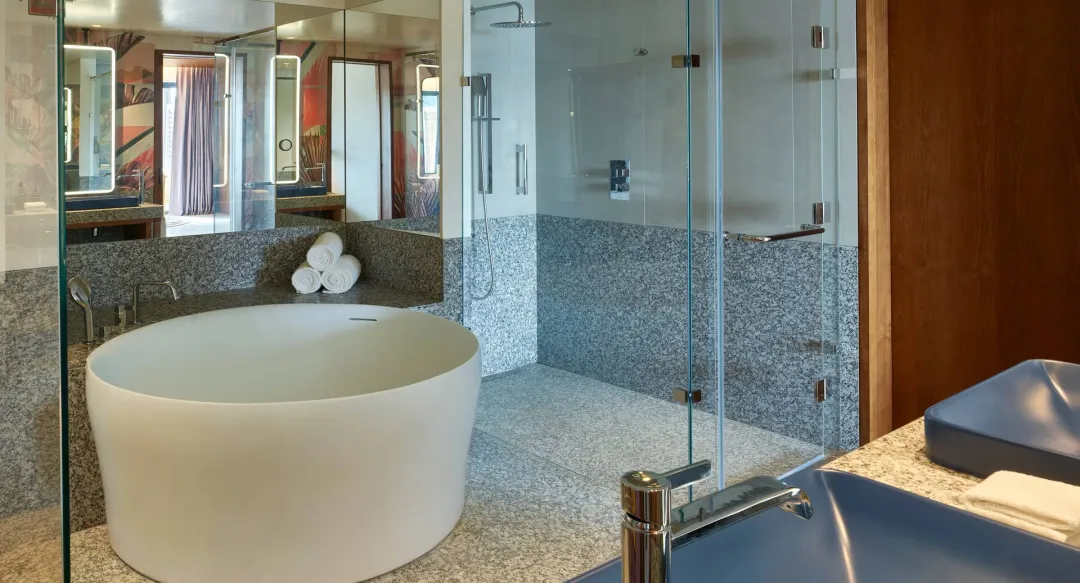 King Junior Suite - Bathroom