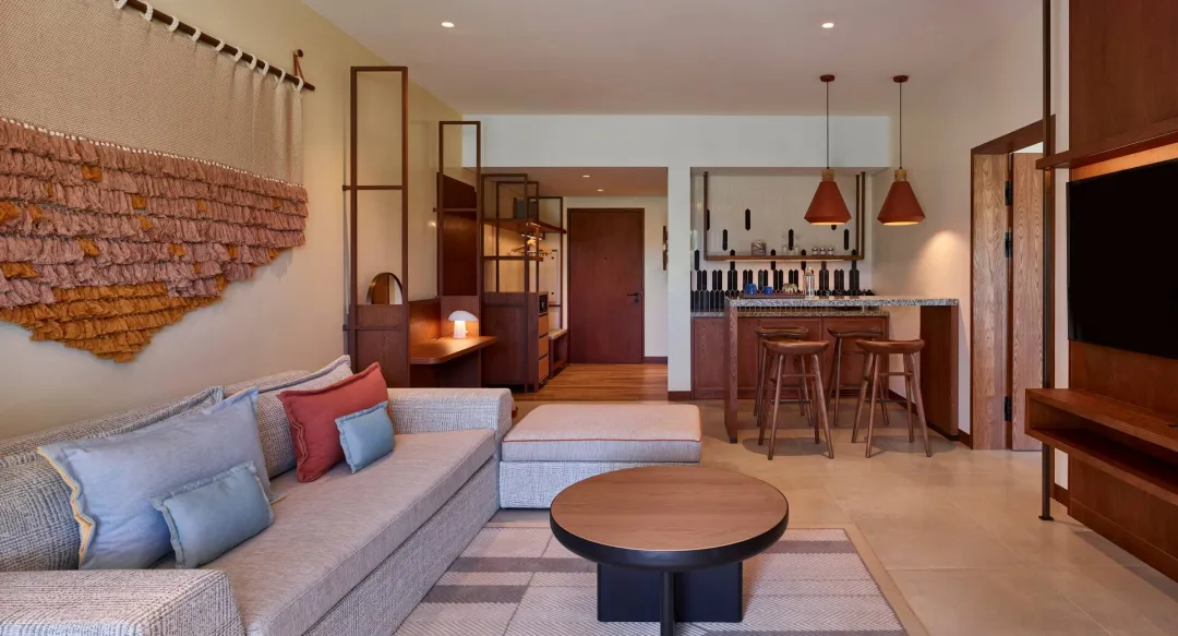 King One Bedroom Suite - Dining Aeria