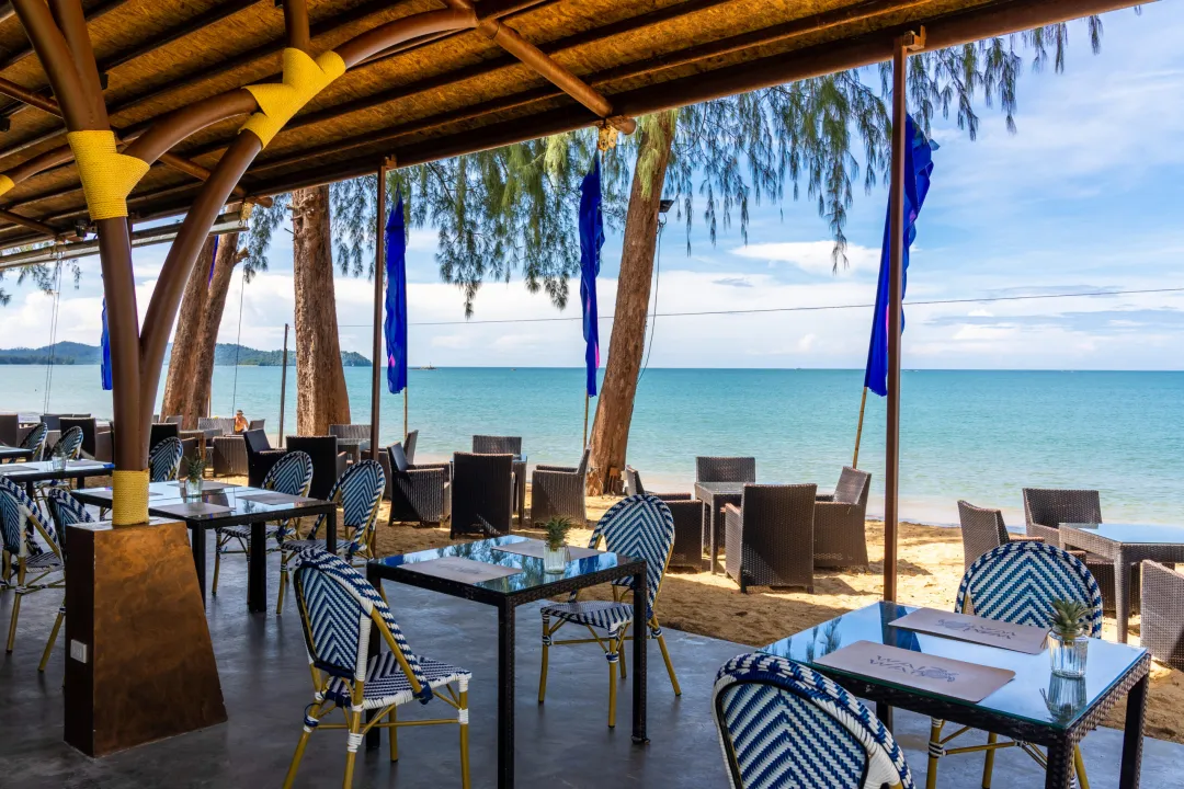 Khao Lak Emerald Beach - Resturant with Beach View