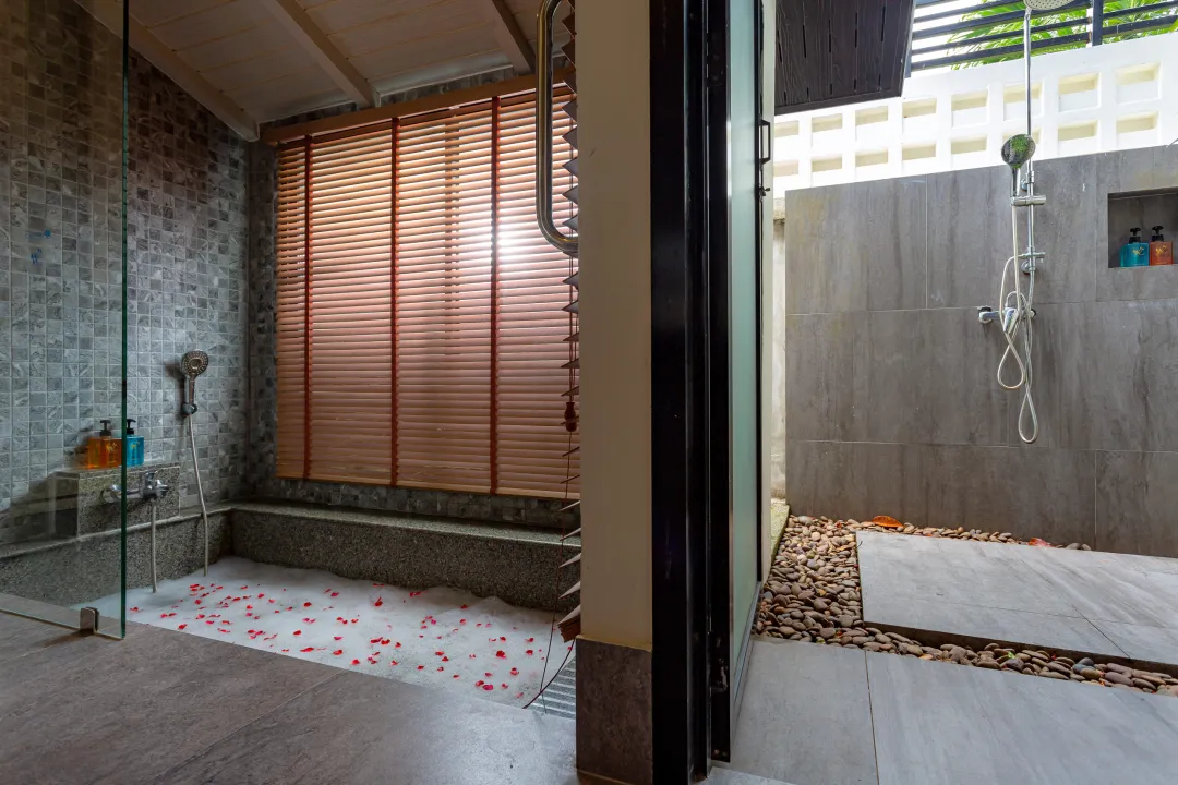 Beachfront Villa - Bathroom