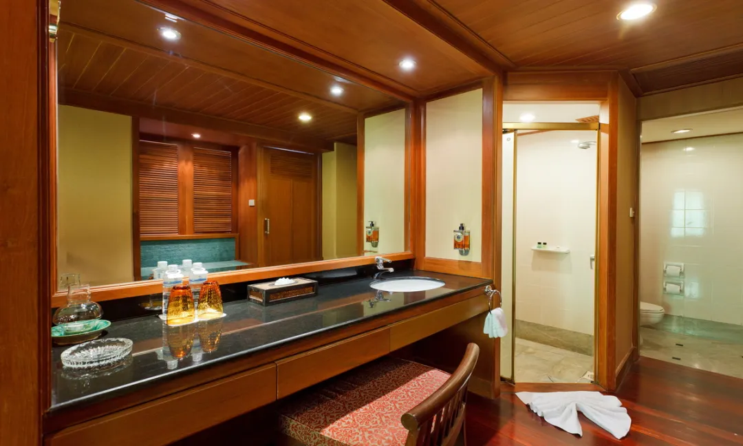 Grand Jacuzzi Suite - Bathroom