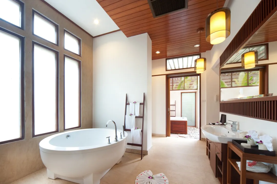 Jacuzzi Suites - Bathroom