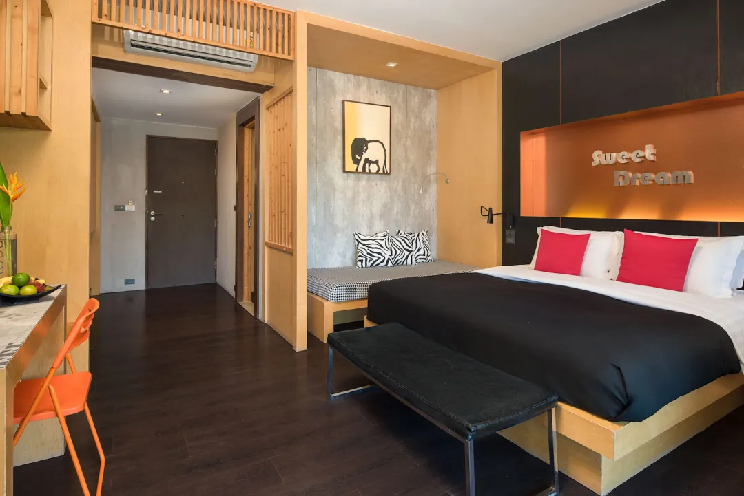 Deluxe Jacuzzi Suites - Bedroom