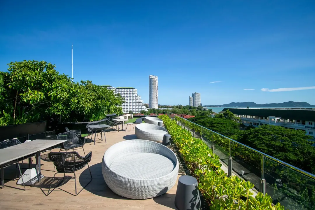 Cross Vibe Pattaya Seaphere - Roof Top Bar