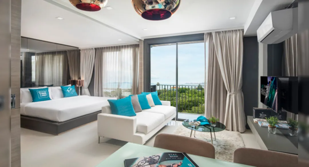 One Bedroom Deluxe Sea View - King Bedroom