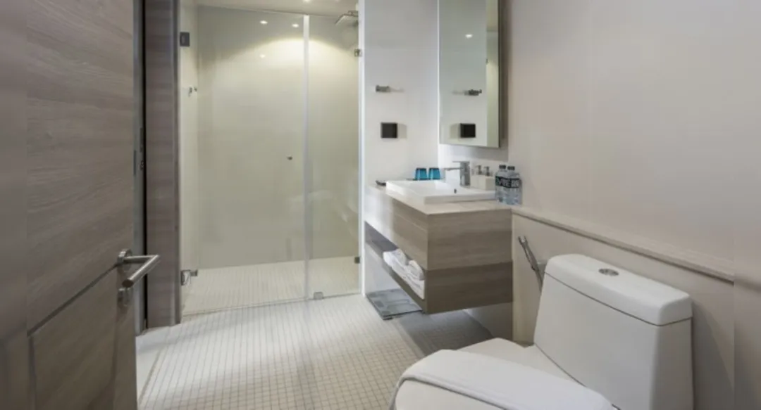One Bedroom Corner Suite Sea View - Bathroom