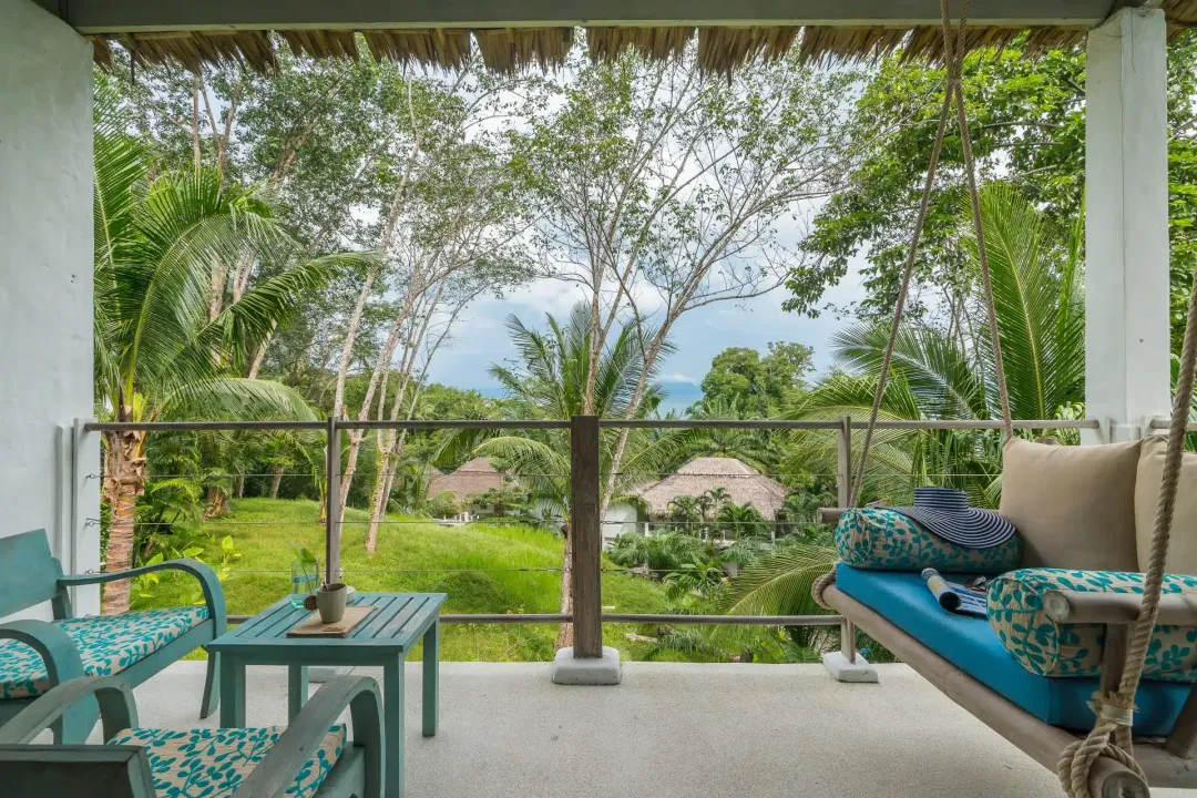 Jacuzzi Studio - Balcony Lounge