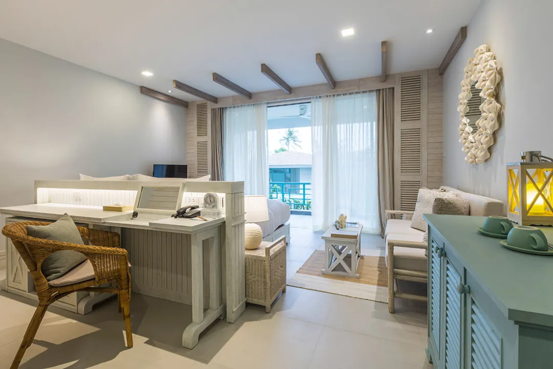 Deluxe - Bedroom with Lounge