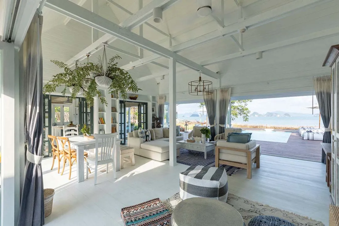 Baan Yu Yen - Living Aeria with Sea View