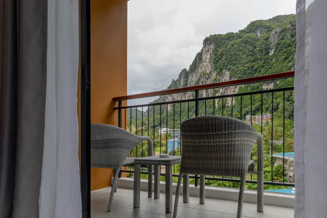 Deluxe Limestone Cliff View - Balcony View