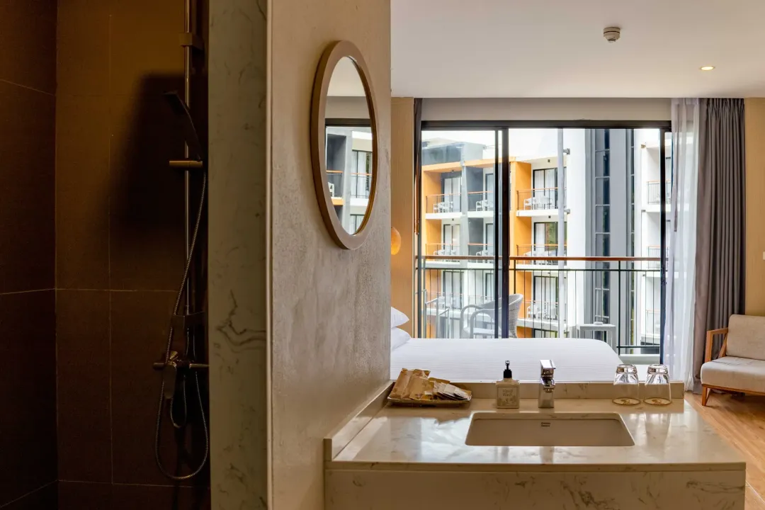 Deluxe Pool View - Bathroom