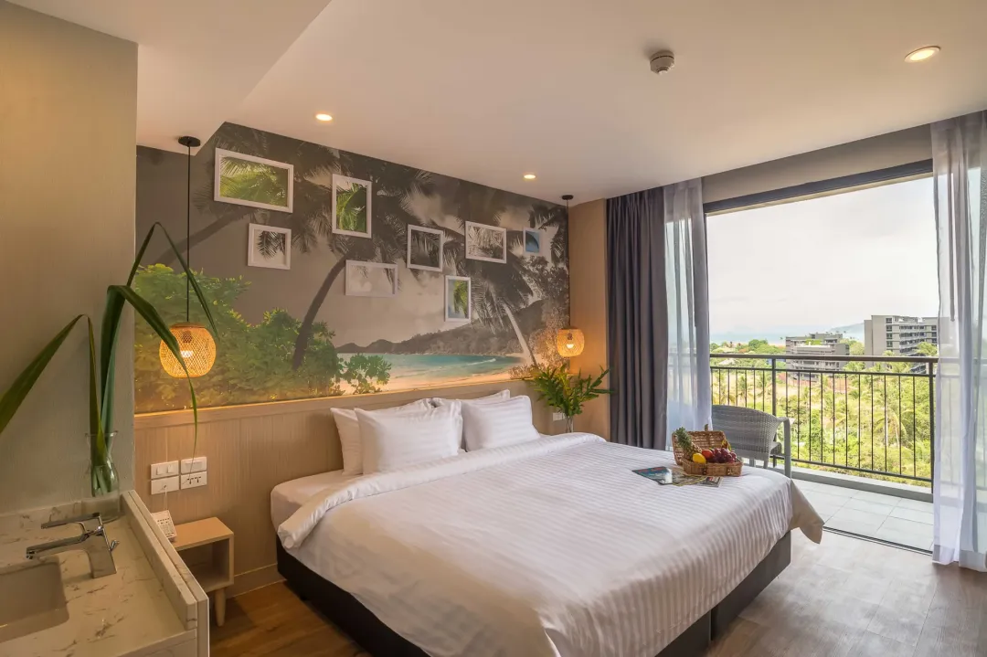 Deluxe Pool View - Bedroom