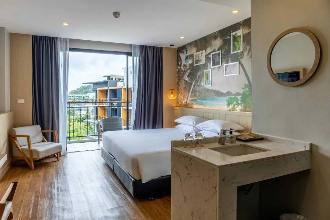 Deluxe Sea View - King Bed