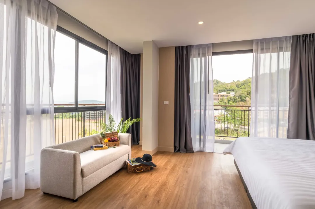 Deluxe Corner Sea View - Bedroom with Seating Aeria