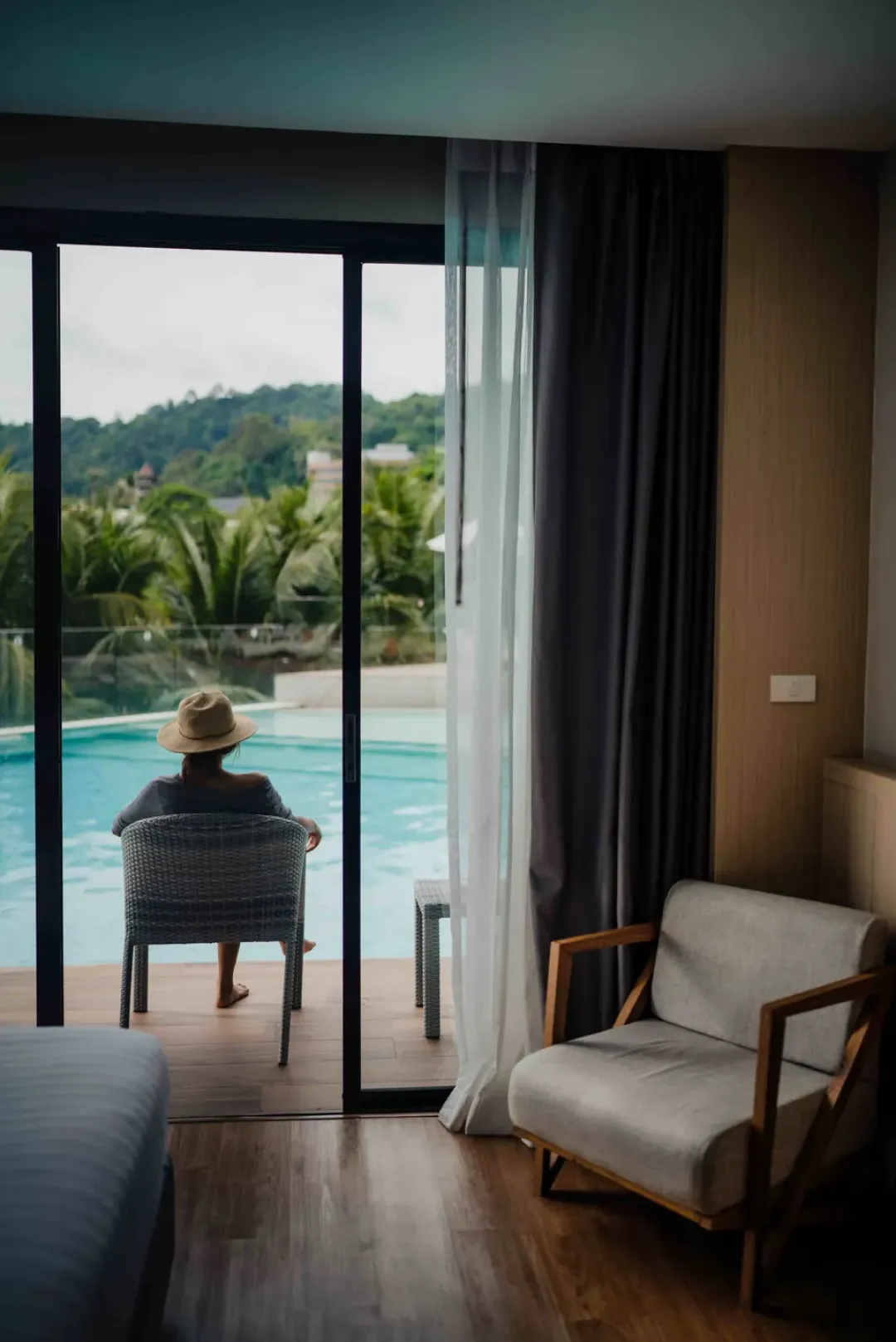 Deluxe Pool Access - Pool with Lounge