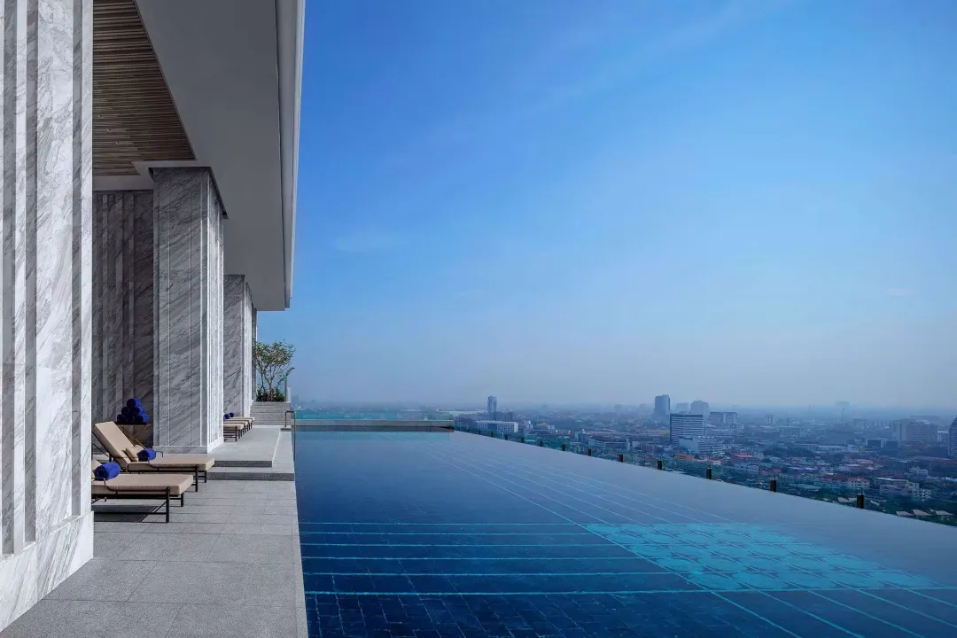 137 Pillars Suites & Residence - Infinity Pool