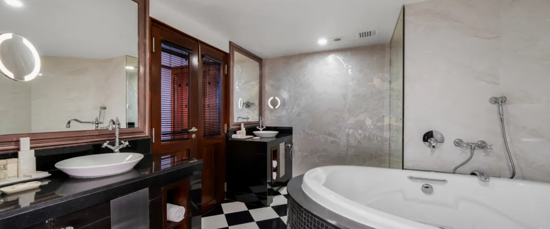 Luxury Suites -Bathroom