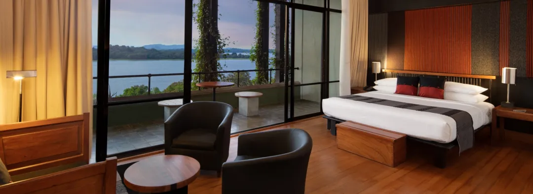 Luxury Panoramic Room - Bedroom with Sea View