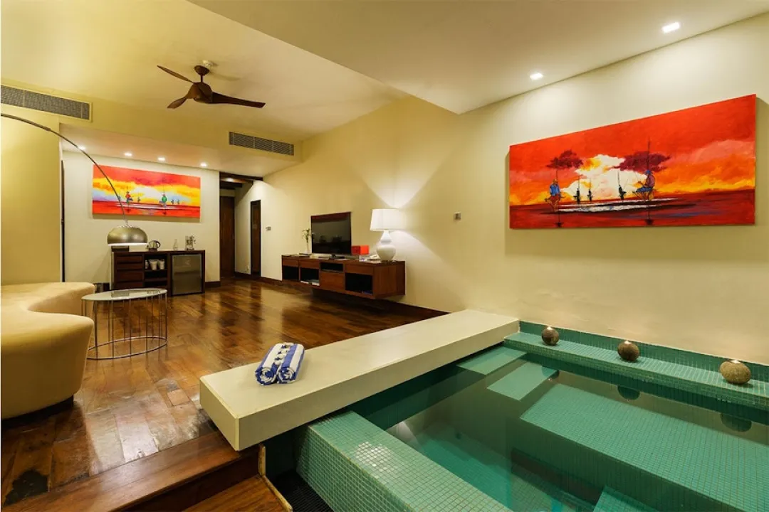 Ocean Loft Suite - Indoor Pool View