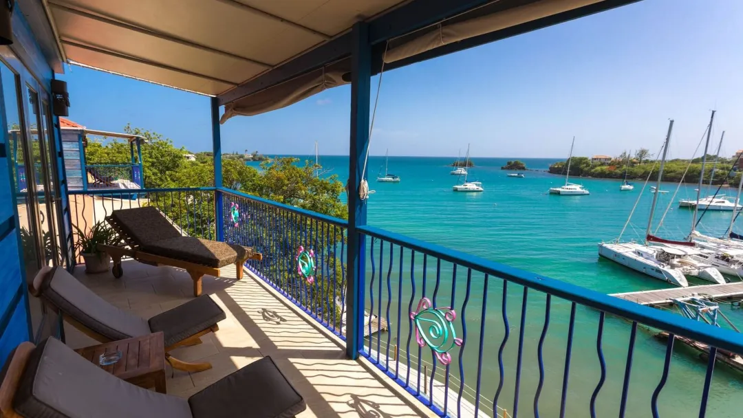 Honey Bee Suite - Balcony with Sea View