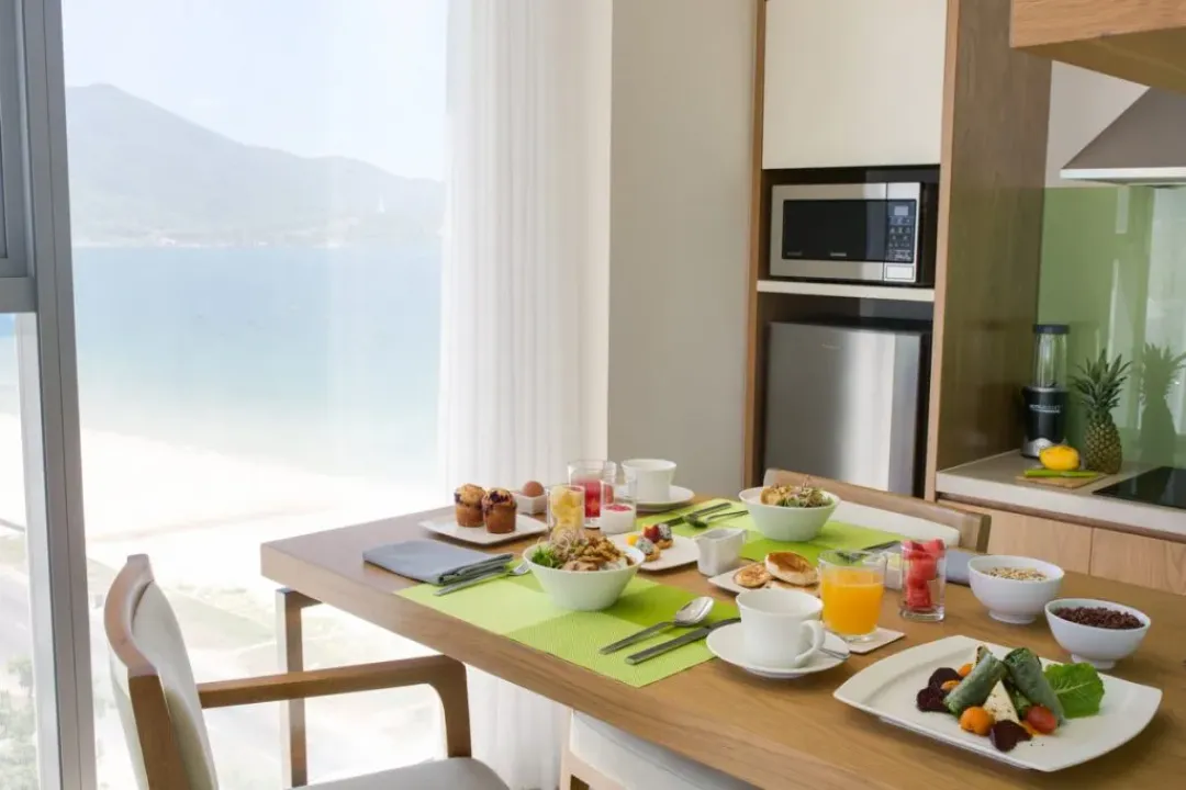 Chic Studio Suite - Dining Aeria