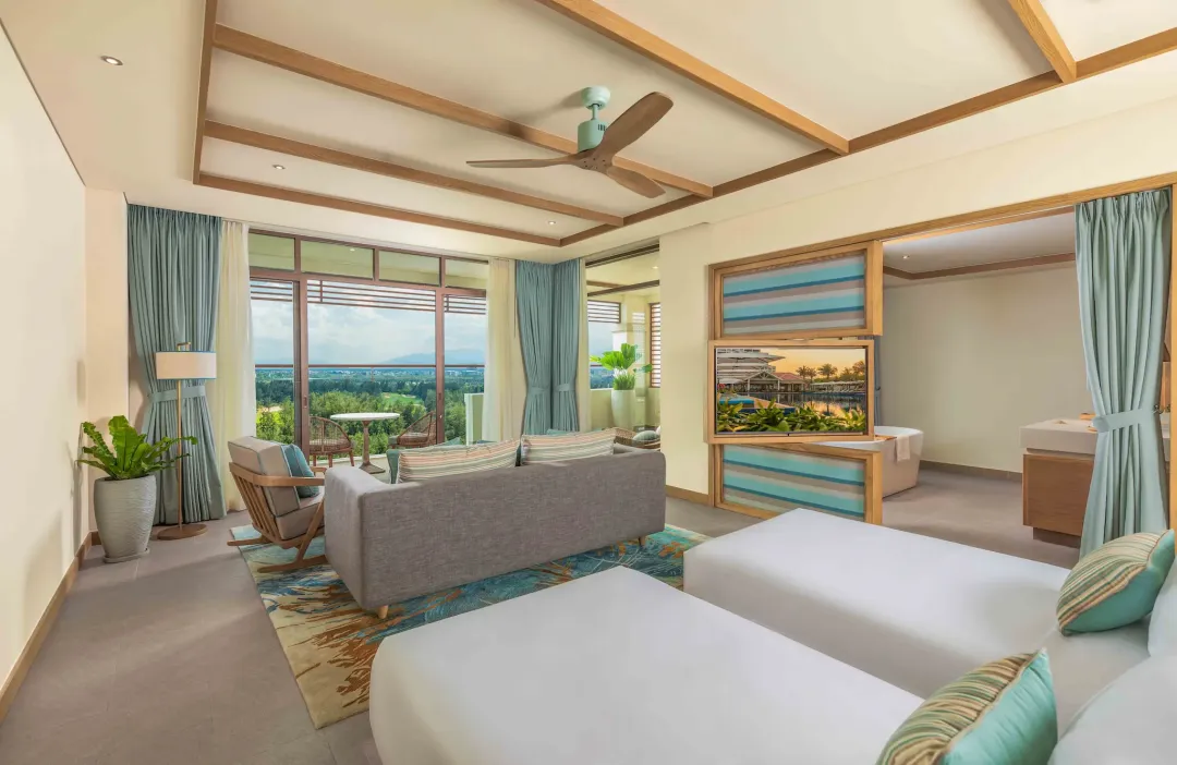 Golf View Suite - Bedroom with View