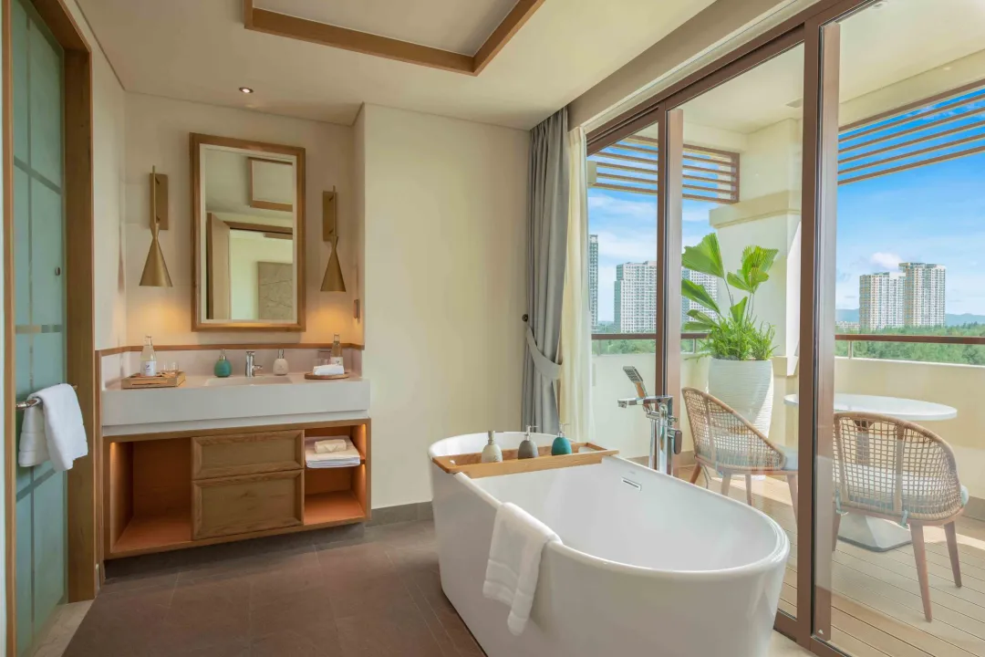 Two Bedroom Corner Suite - Bathroom with View
