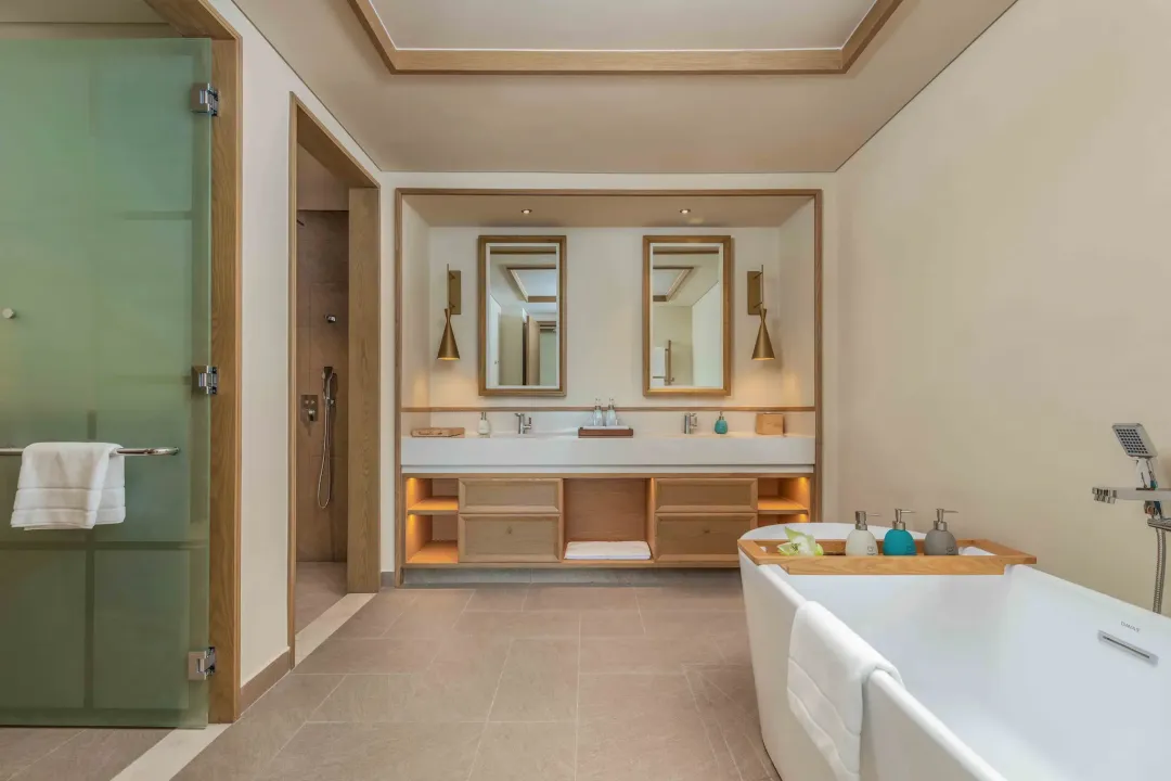 Two Bedroom Ocean View Premium Suite - Bathroom