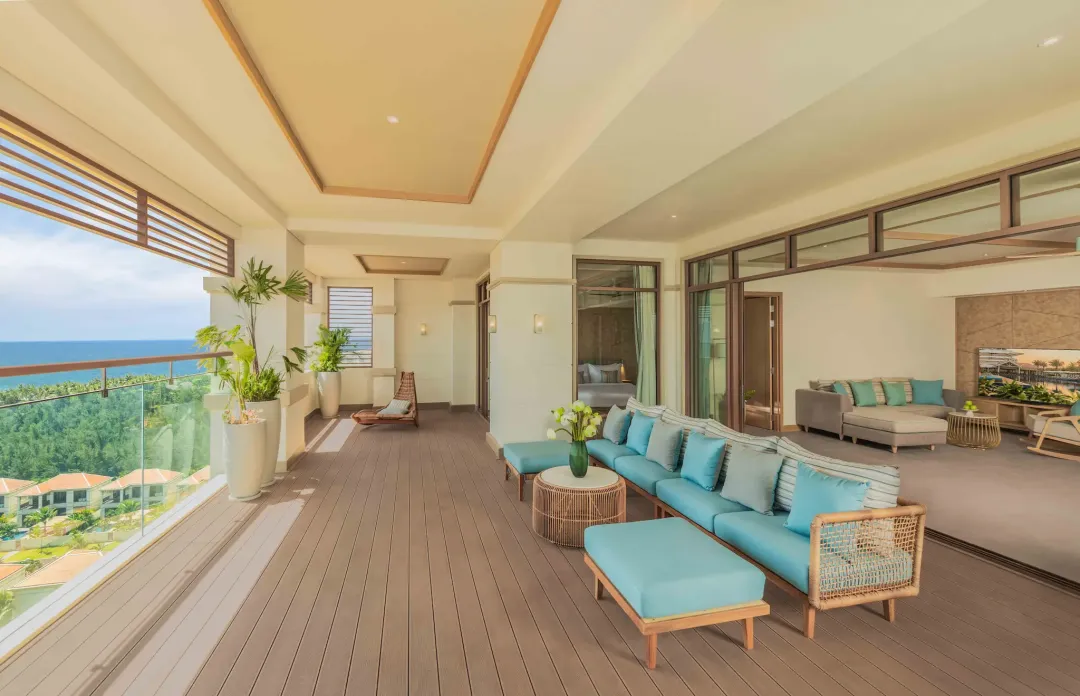 Two Bedroom Ocean View Premium Suite - Balcony Lounge with View
