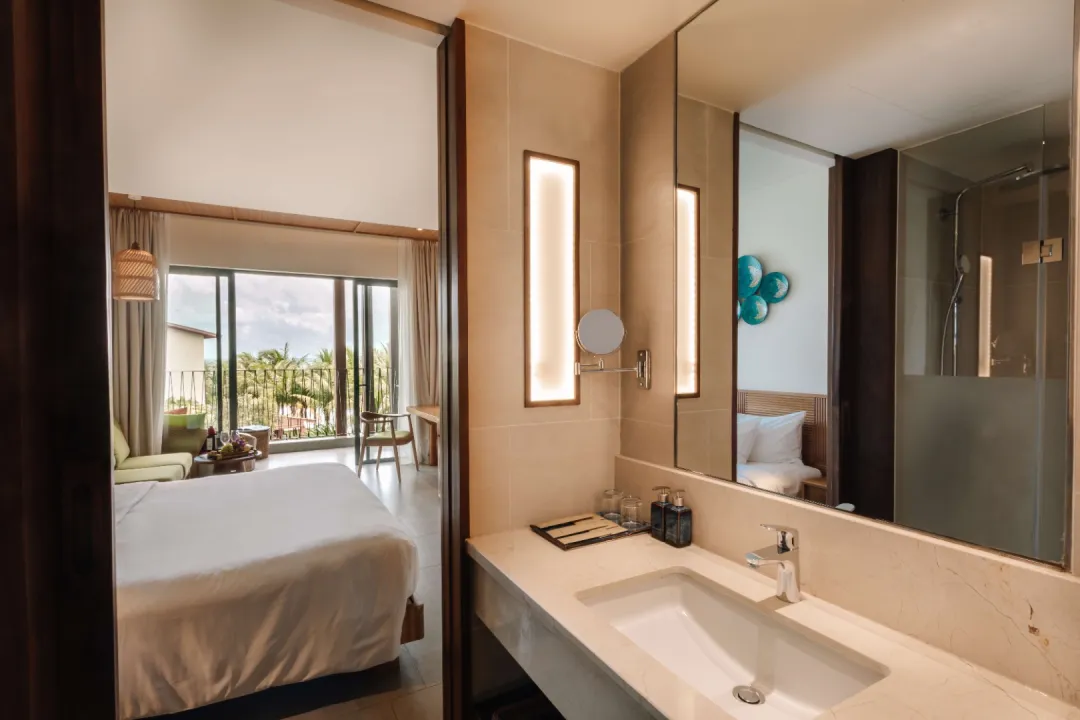 Deluxe Pool View - Bathroom