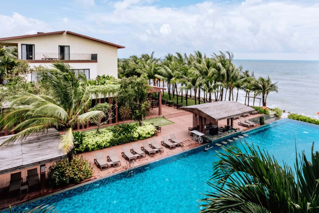 Deluxe Pool View - Pool Over View