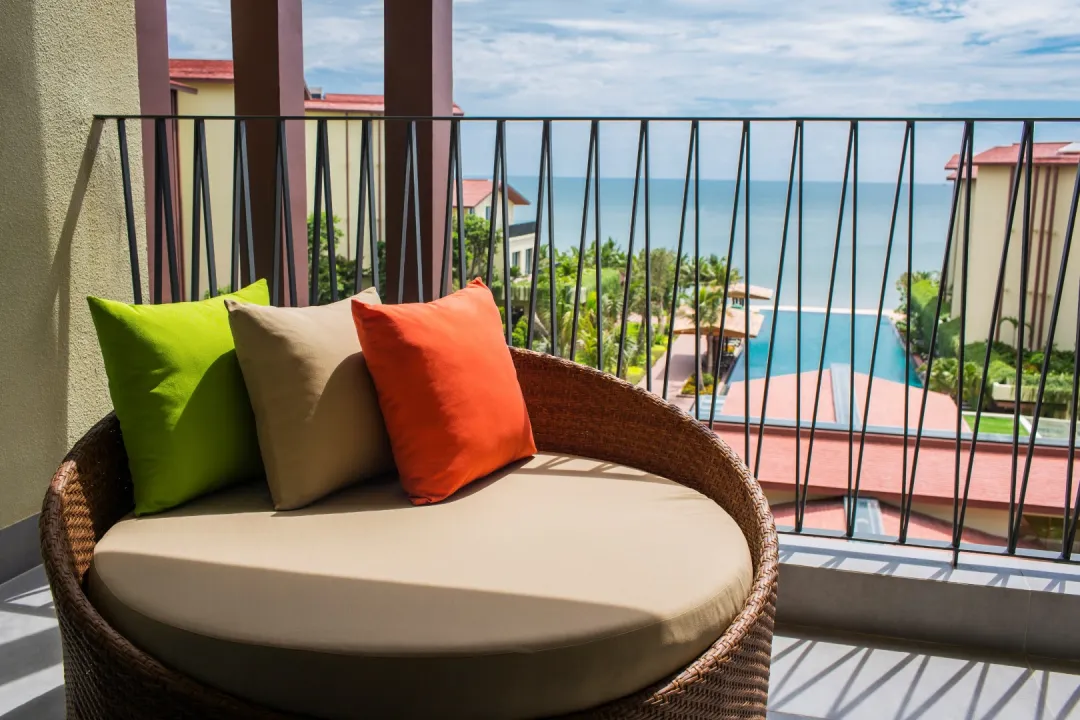 Deluxe Ocean View - Balcony Lounge