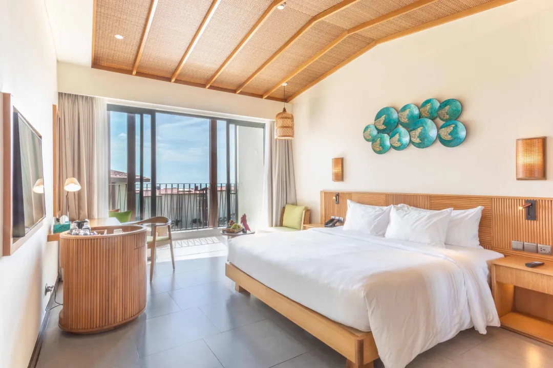 Premium Pool View - Bedroom
