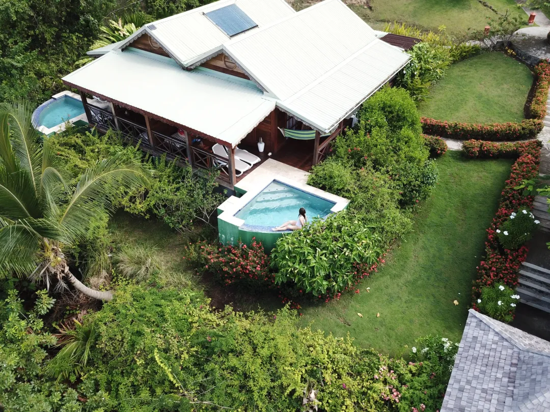 Waters Edge Cottage -Pool View