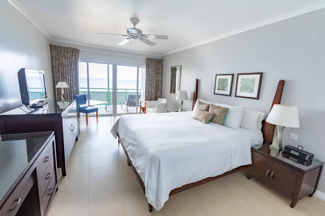 Ocean Front Room - Bedroom with Balcony View