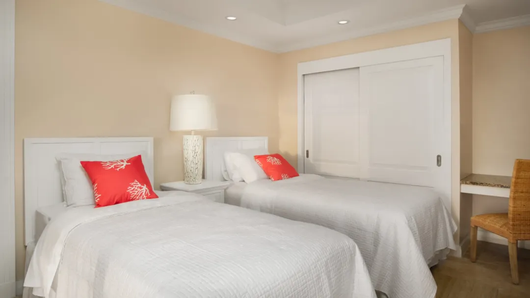 Two Bedroom Contemporary Suite - Twin Beds