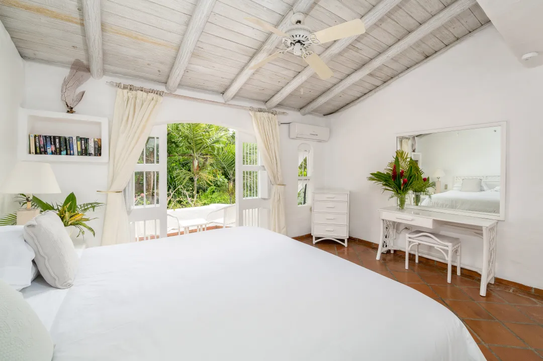 Three Bedroom Villa - Bedroom with Garden View