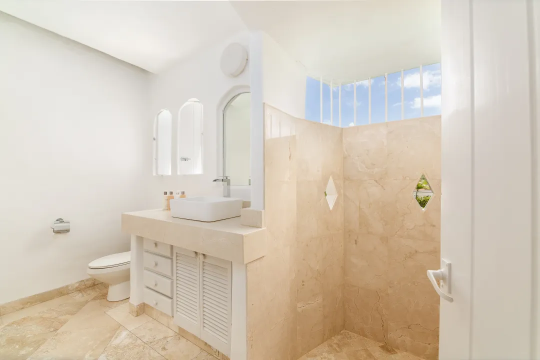 Oceanfront Three Bedroom Villa - Bathroom