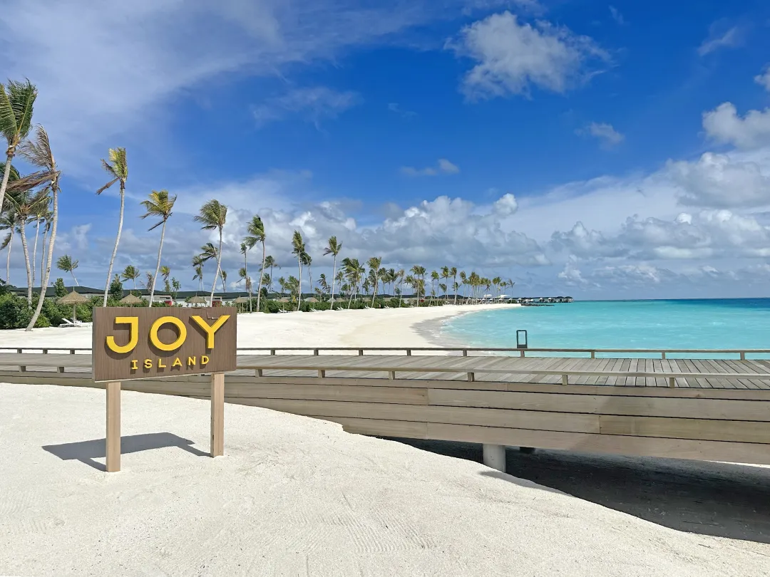 Joy Island Resort Maldive by Cocoon  - Port Deck with Beach View