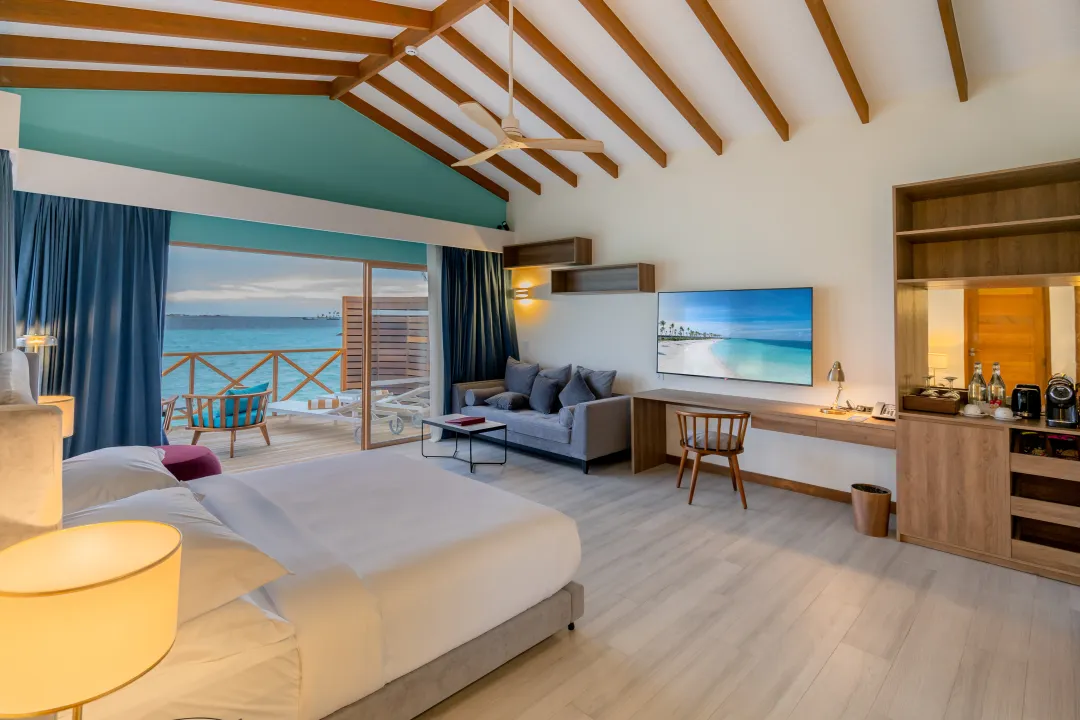 Lagoon Suite - Bedroom with Sea View