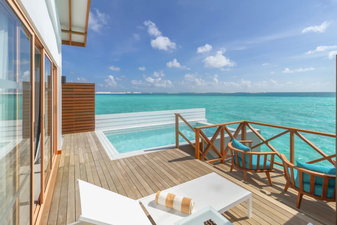 Lagoon Suite Pool - Deck Lounge