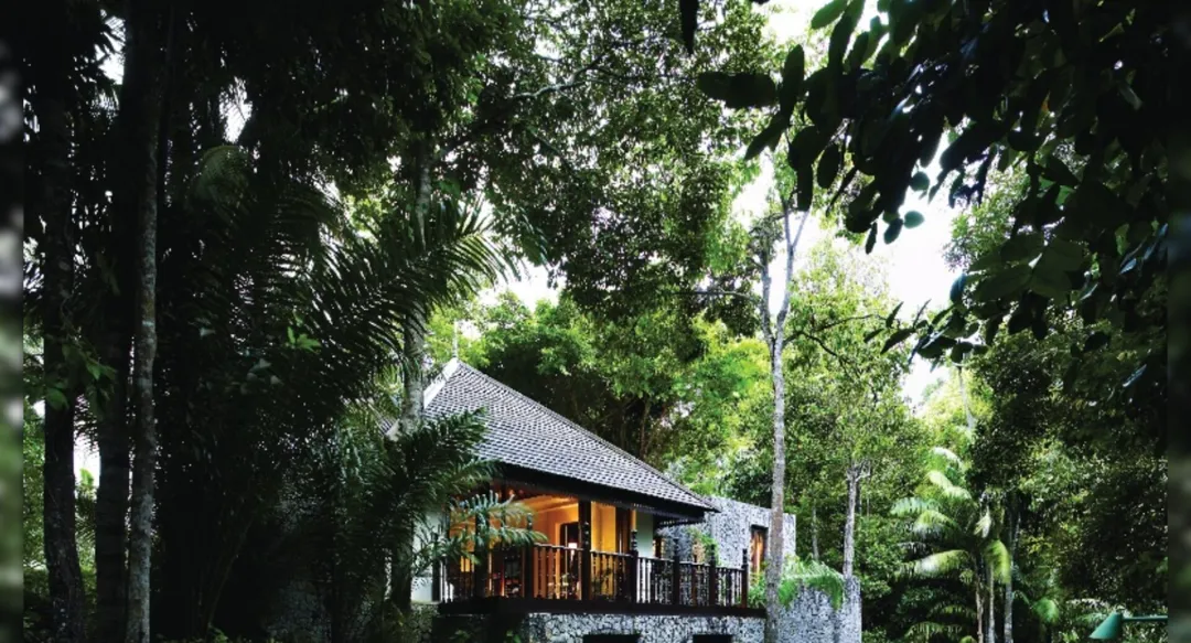 Three Bedroom Hilltop Estate - Villa Balcony View