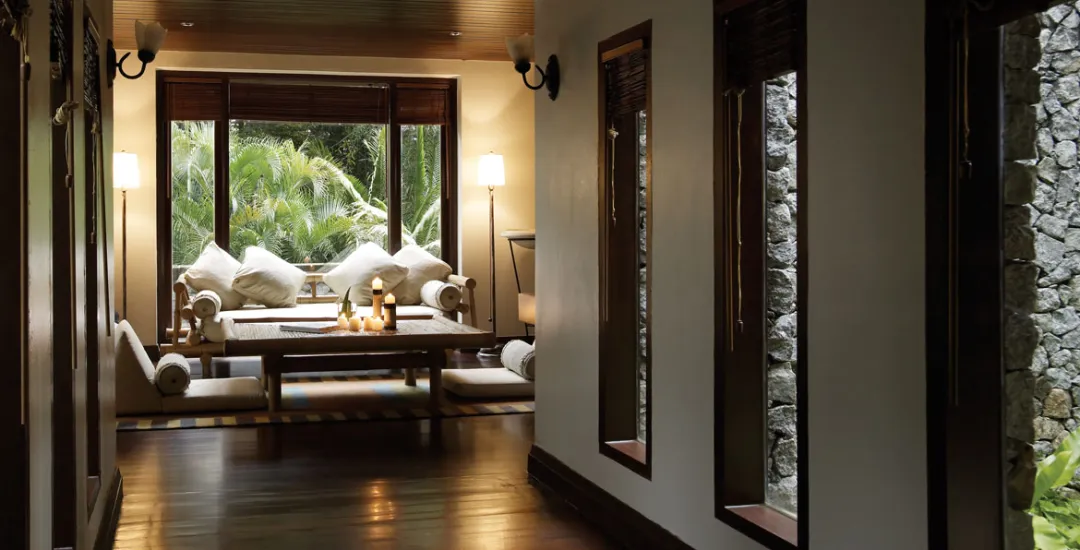 Four Bedroom Hilltop Estate - Living Room