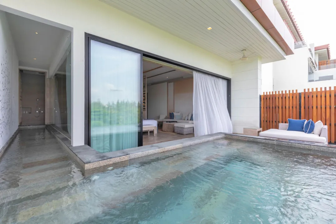 Deluxe Sky Pool Suite - Pool View