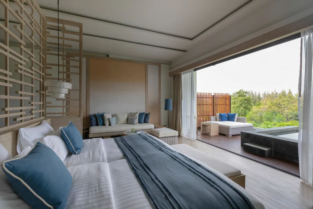 Deluxe Sky Pool Suite - Twin Bedroom