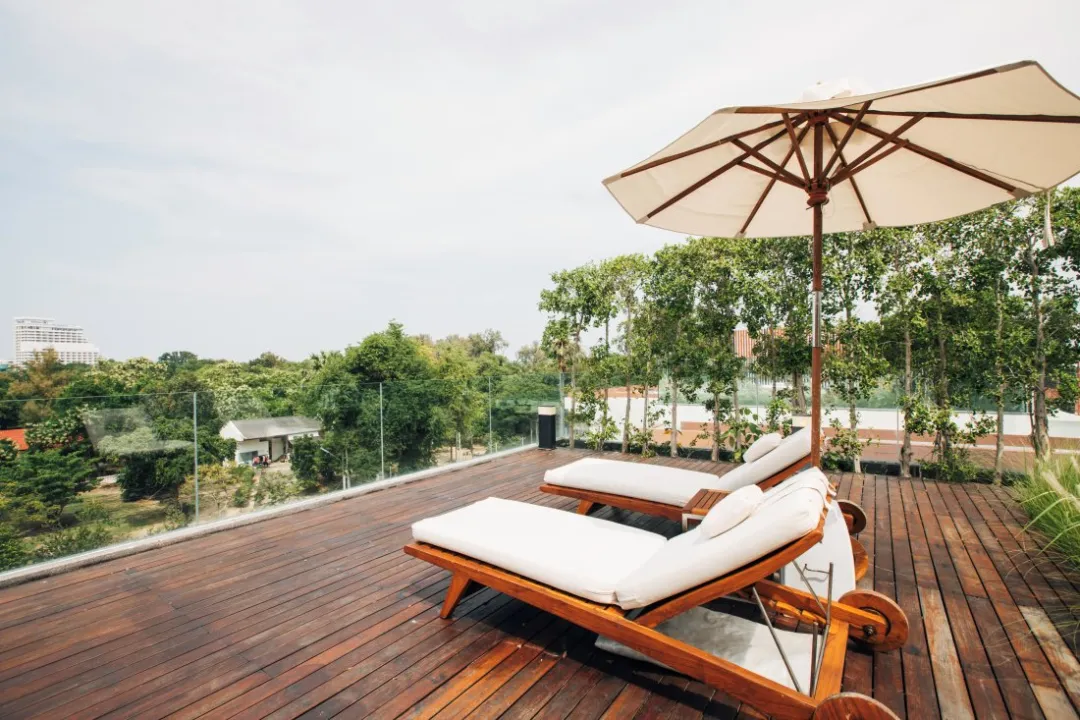Moonlight Pool Suites - Deck Lounge