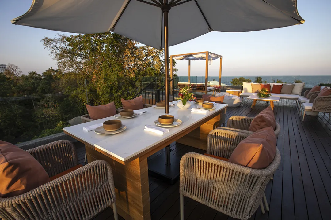Nidhrarom Suite - Rooftop Dining