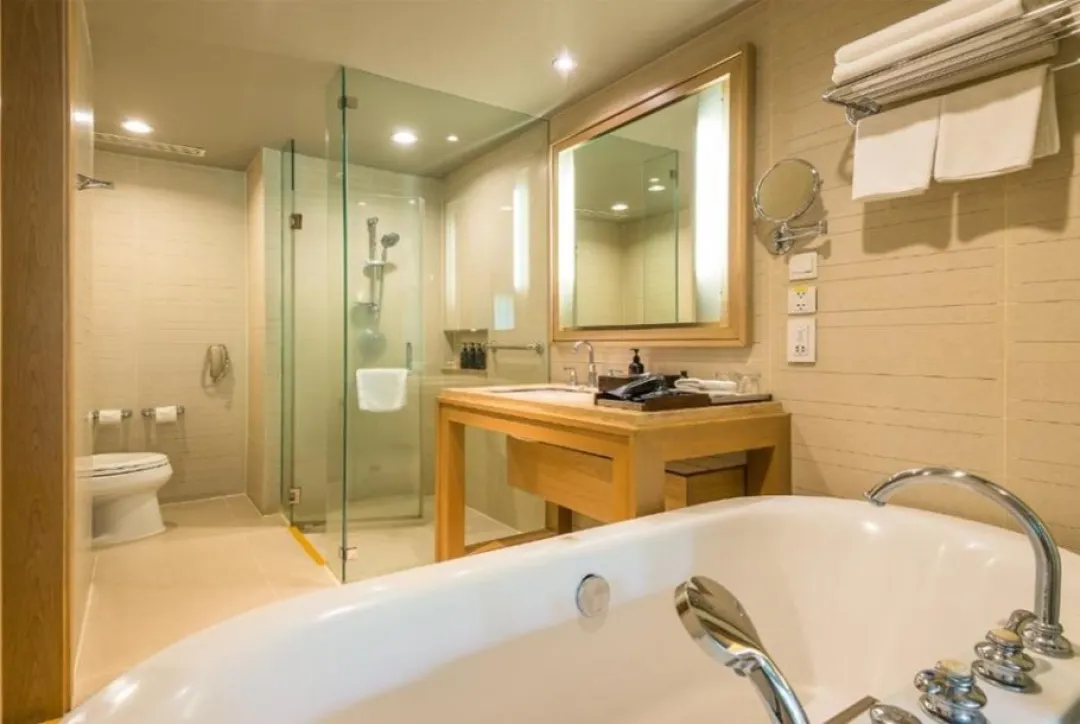 Deluxe Room - Bathroom