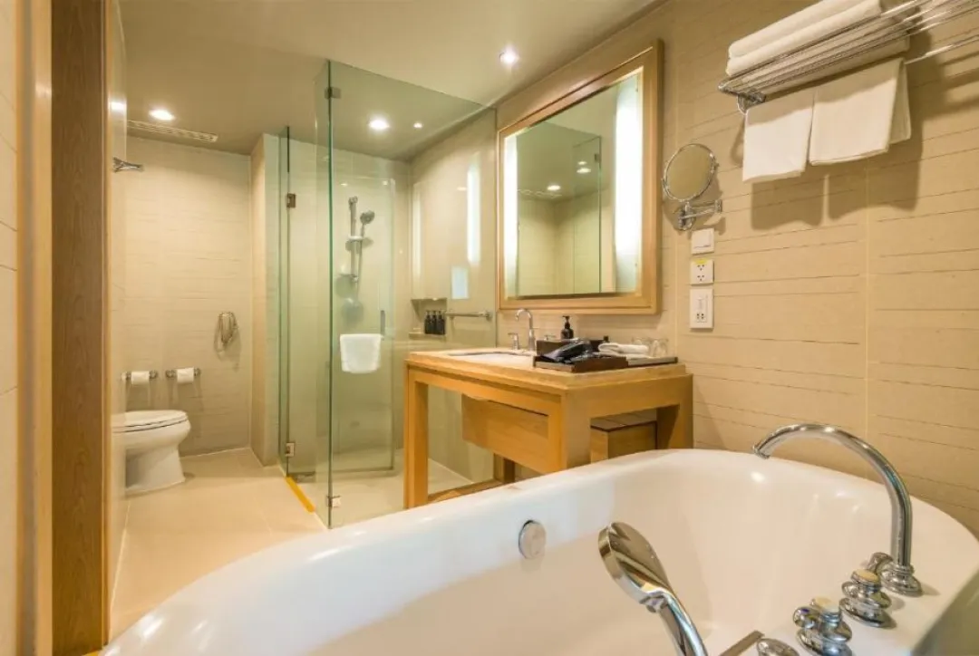 Deluxe Sea Facing Room - Bathroom